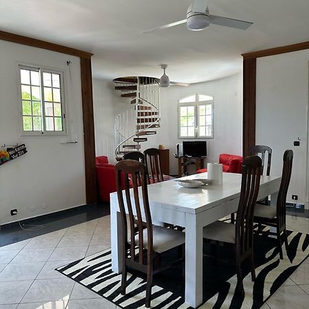 Guadeloupe Guesthouse Порт Луис Екстериор снимка