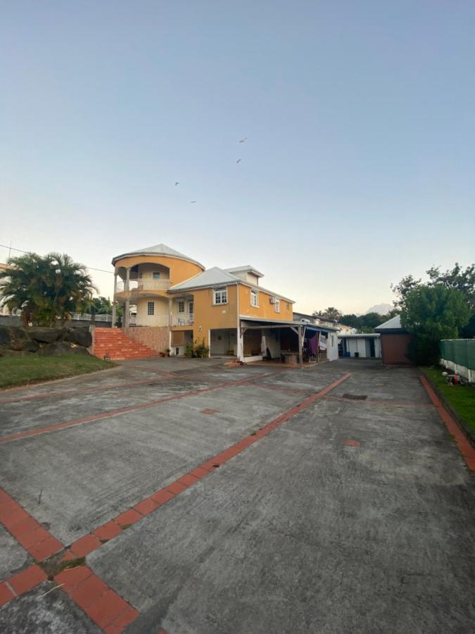 Guadeloupe Guesthouse Порт Луис Екстериор снимка