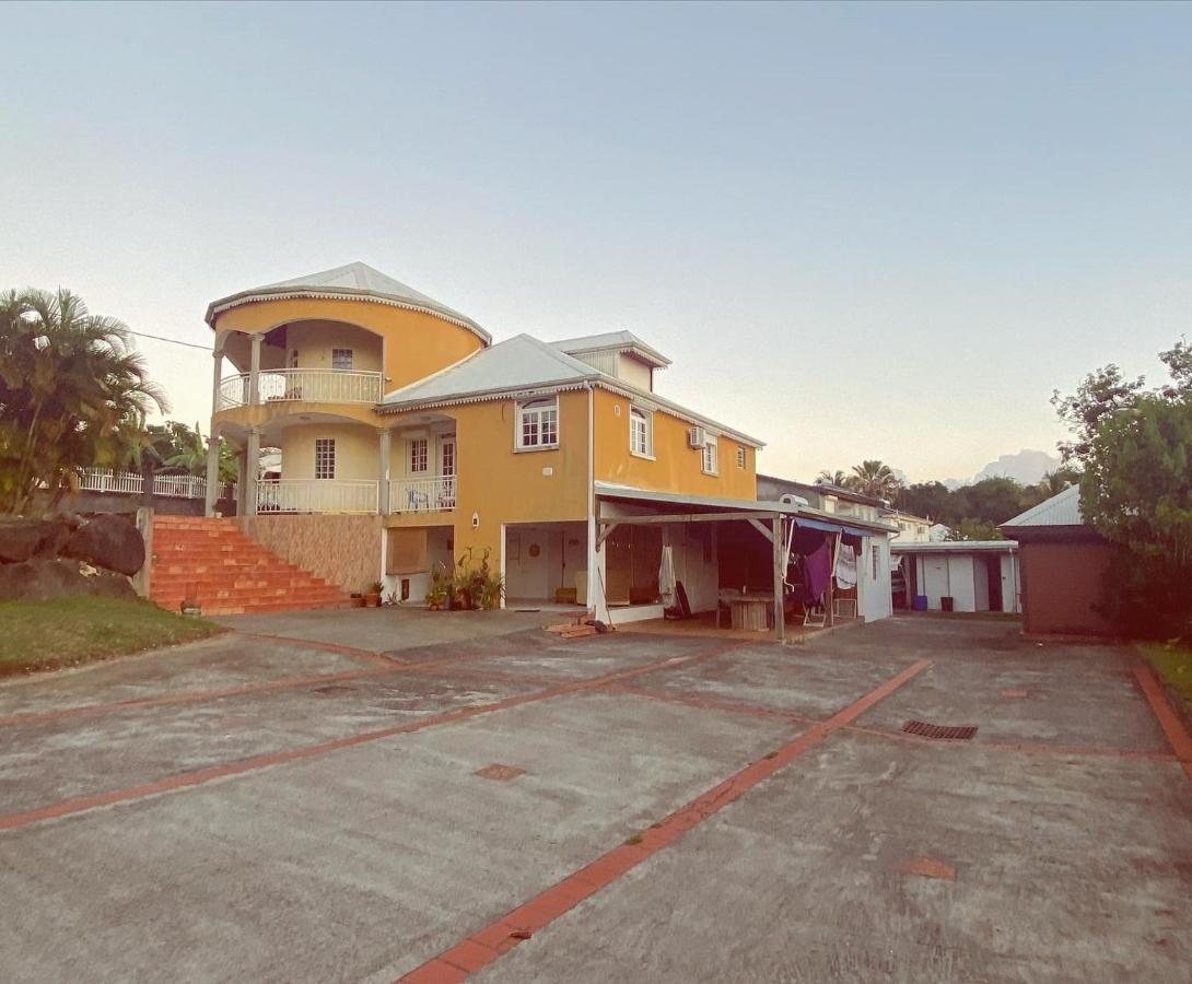Guadeloupe Guesthouse Порт Луис Екстериор снимка