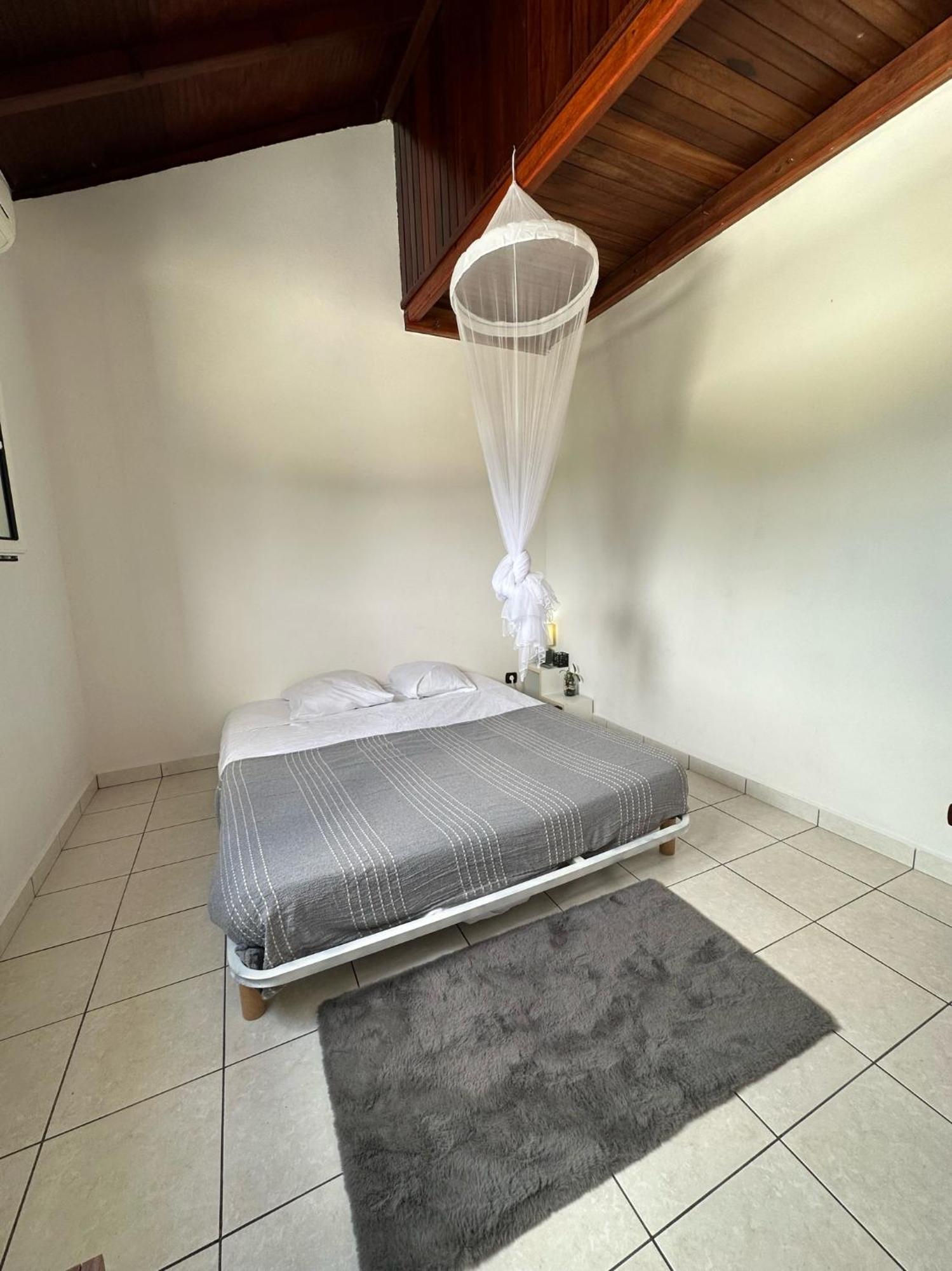 Guadeloupe Guesthouse Порт Луис Екстериор снимка