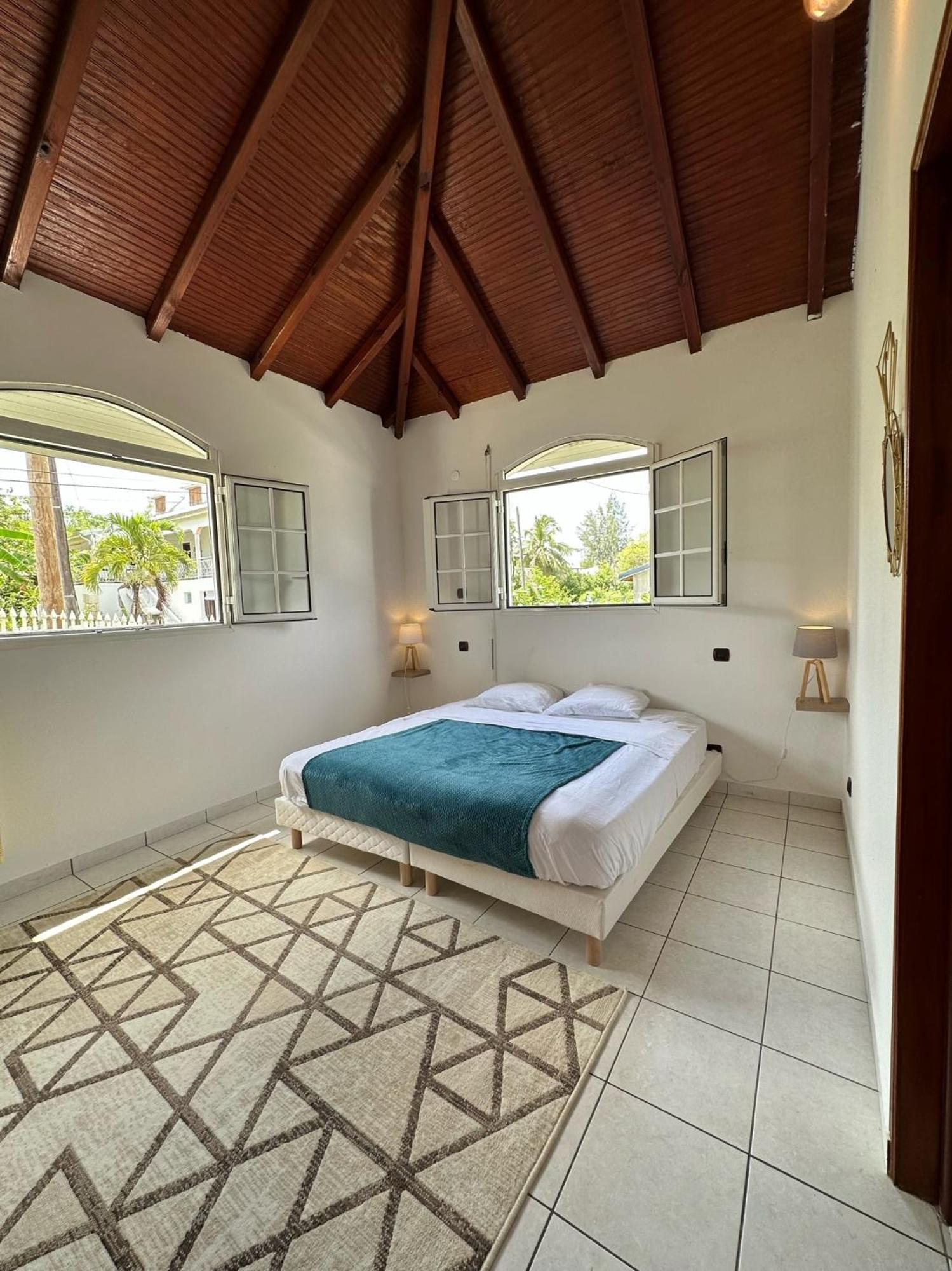Guadeloupe Guesthouse Порт Луис Екстериор снимка