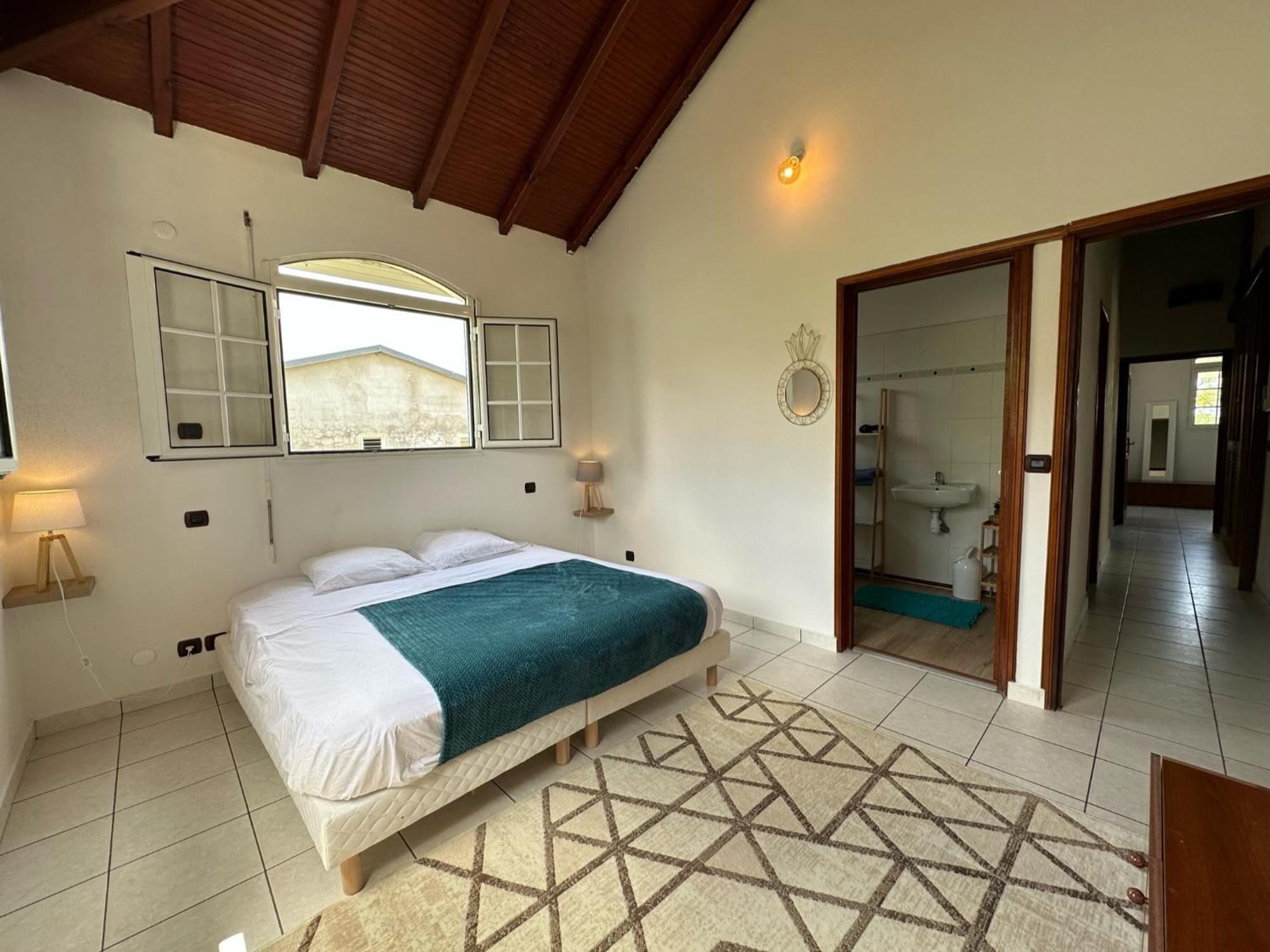 Guadeloupe Guesthouse Порт Луис Екстериор снимка